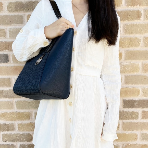 Sale ‼️‼️👜💕-NWT Michael Kors Tote - Picture 4 of 8